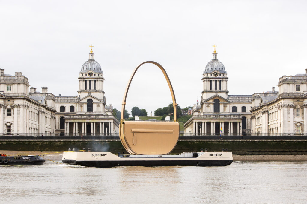 11_04_OBO_BURBERRY_OLYMPIA_FASHION_EXEPERIENCE_LUXURY_BAG