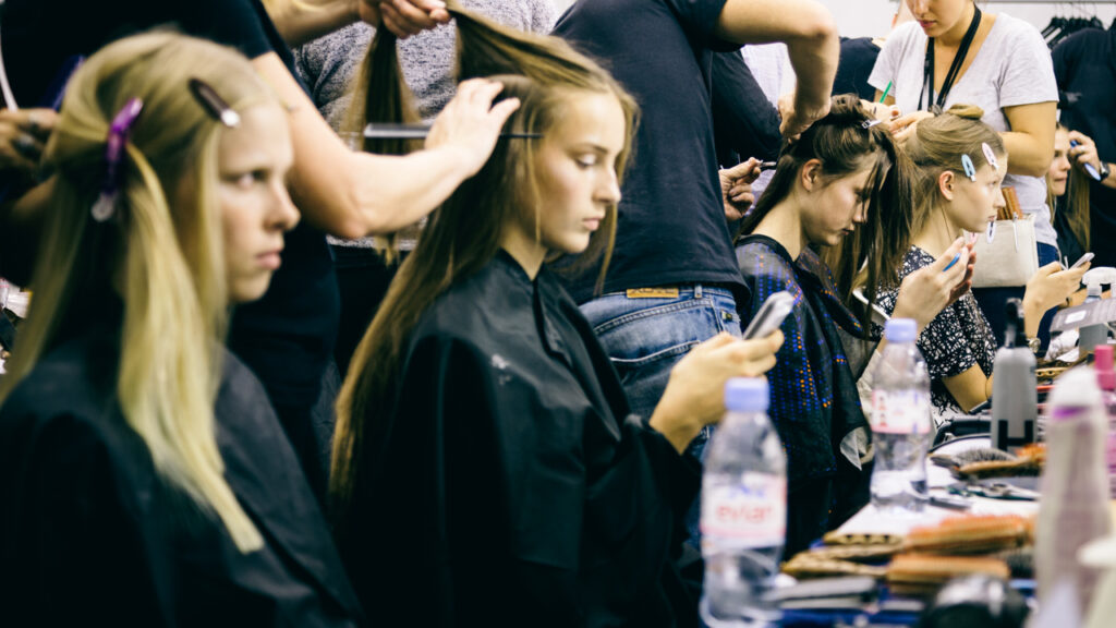 11_OBO_BALENCIAGA_RTWSS15_BACKSTAGE_MAKE_UP_ARTIST_DEFILE_MODE_FASHION_SHOW_LUXURY