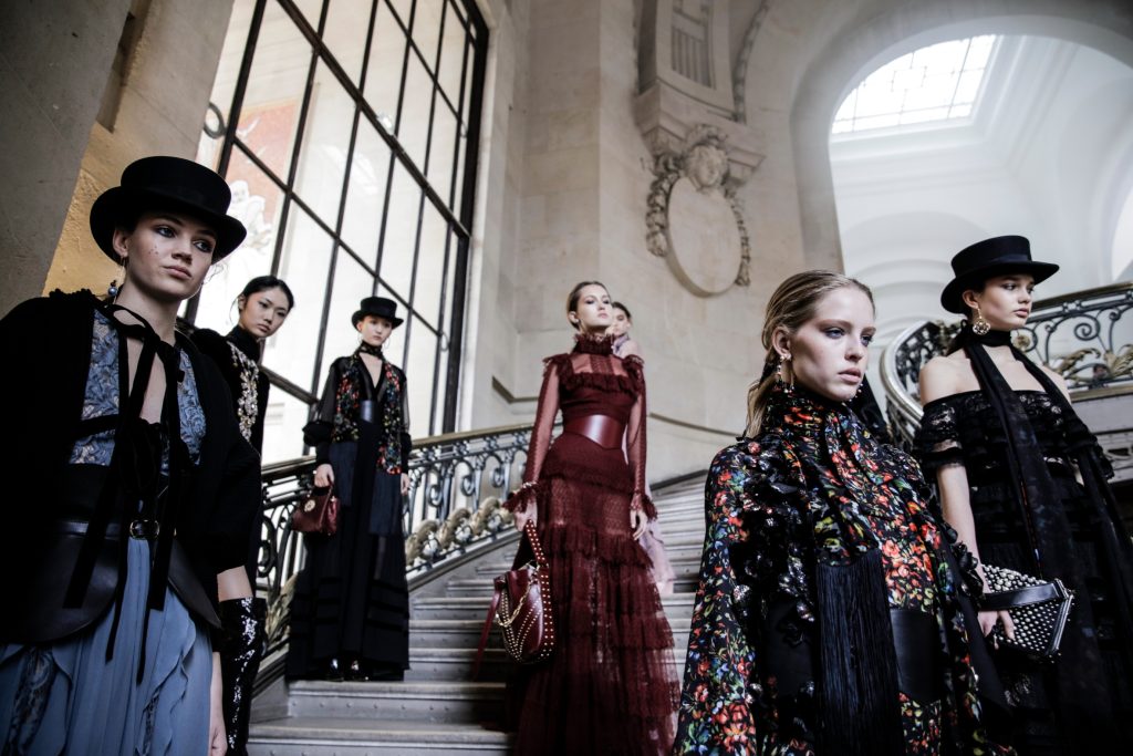 12-ELIE_SAAB_OBO_FW18_BACKSTAGE_MODEL_FASHION_SHOW