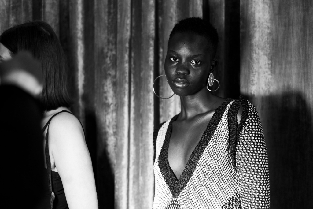 12-OBO_HUISHAN_ZHANG_SS24_FASHION_SHOW_DEFILE_MODE_BACKSTAGE_ED_GRANT