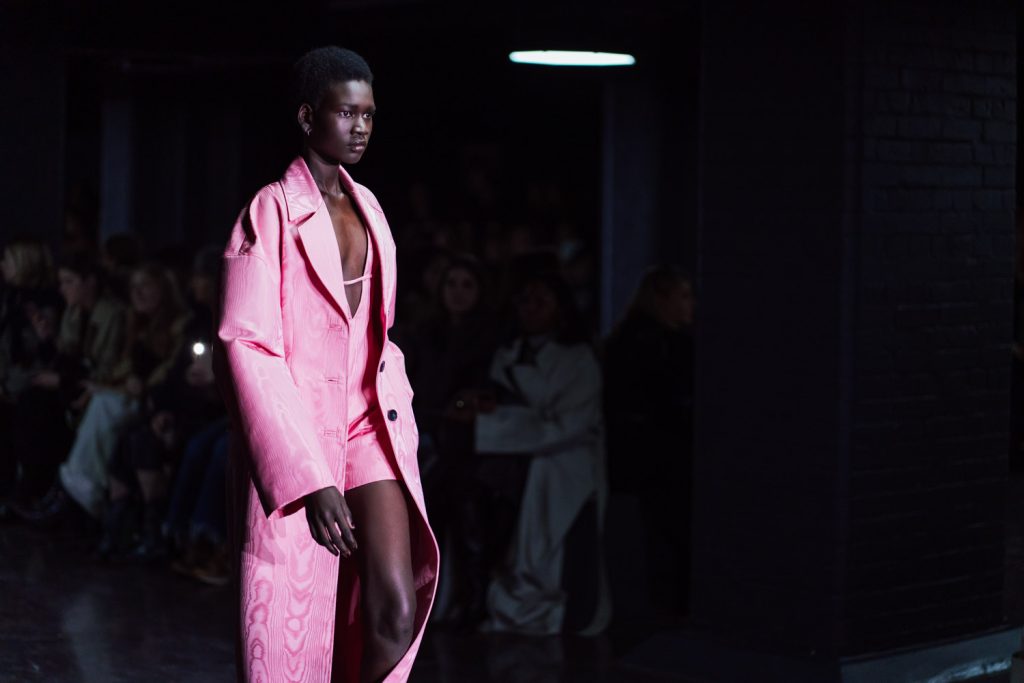 12_EMILIA_WICKSTEAD_OBO_FASHION_SHOW_BACKSTAGE_MODEL_LUXURY.