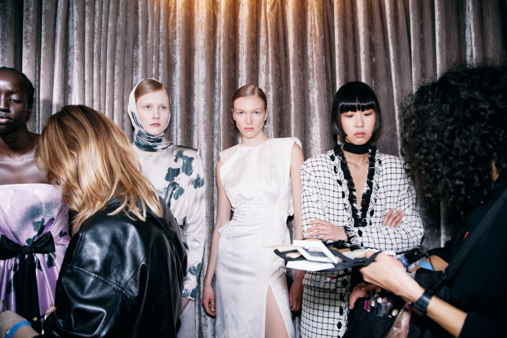 12_HUISHANZHANG_OBO_FW23_FASHION_BACKSTAGE_DEFILE_MODE_ED_GRANT