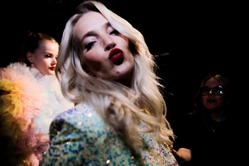 12_OBO_loreal_show_scenography_paris_model_bacstage_mathieu_baumer