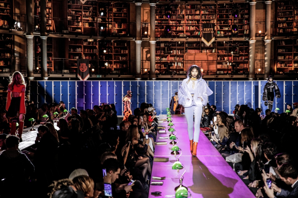 13-FENTY_PUMA_OBO_FASHION_SHOW_SCENOGRAPHY