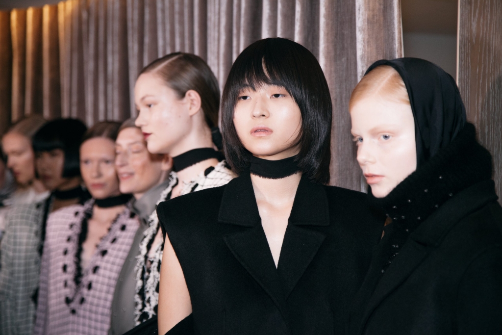 13_HUISHANZHANG_OBO_FW23_FASHION_BACKSTAGE_DEFILE_MODE_ED_GRANT