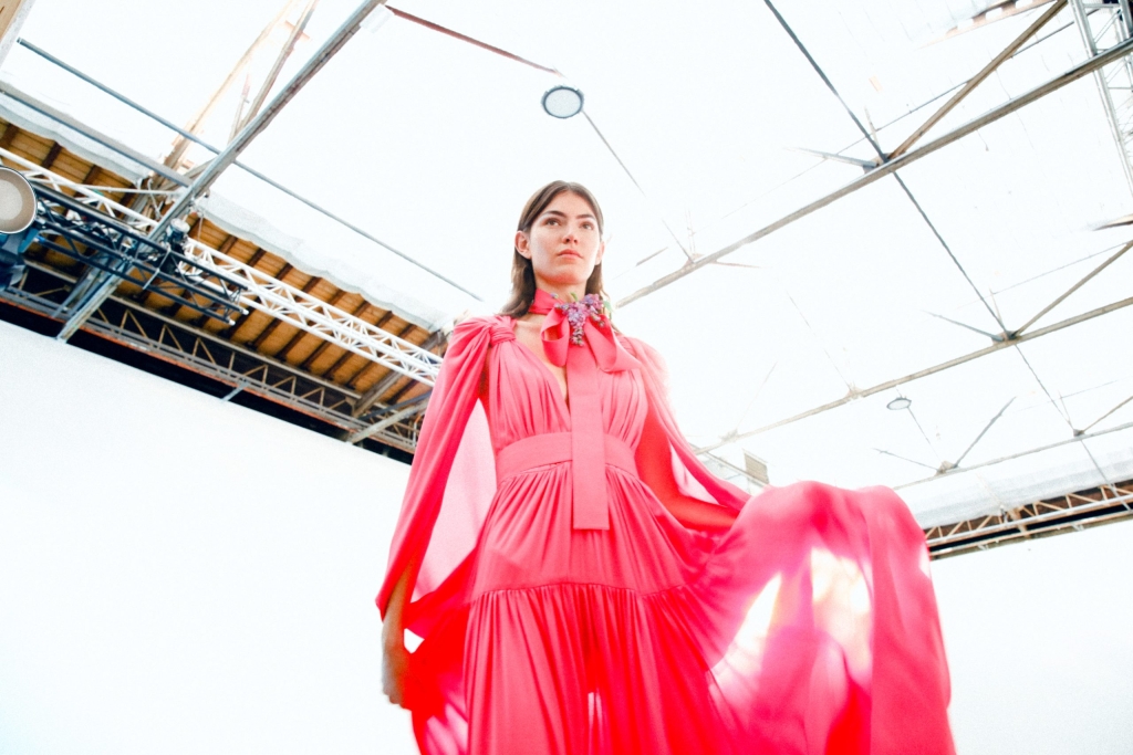 14_ELIE_SAAB_OBO_SS23_FASHION_SHOW_DEFILE_MODE_SBACKSTAGE_MATHIEU_BAUMER