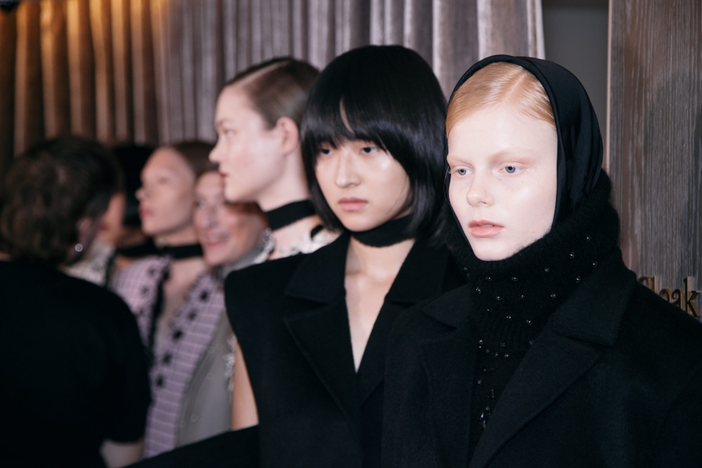 14_HUISHANZHANG_OBO_FW23_FASHION_BACKSTAGE_DEFILE_MODE_ED_GRANT