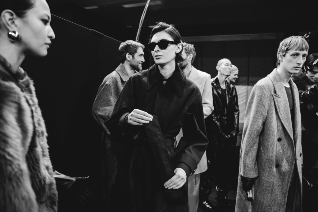 14_OBO_AMI_RTWFW24_BACKSTAGE_DEFILE_MODE_FASHION_SHOW_LUXURY_MATHIEU_BAUMER