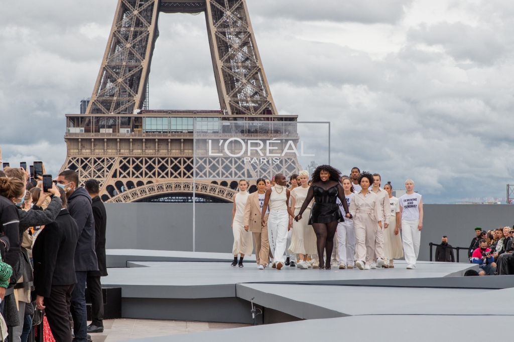 14_OBO_LOREAL_2021_SHOW_PARIS_TOUR_EIFFEL_BACKSTAGE_MODEL_Stephane Deroussent_2021-7760