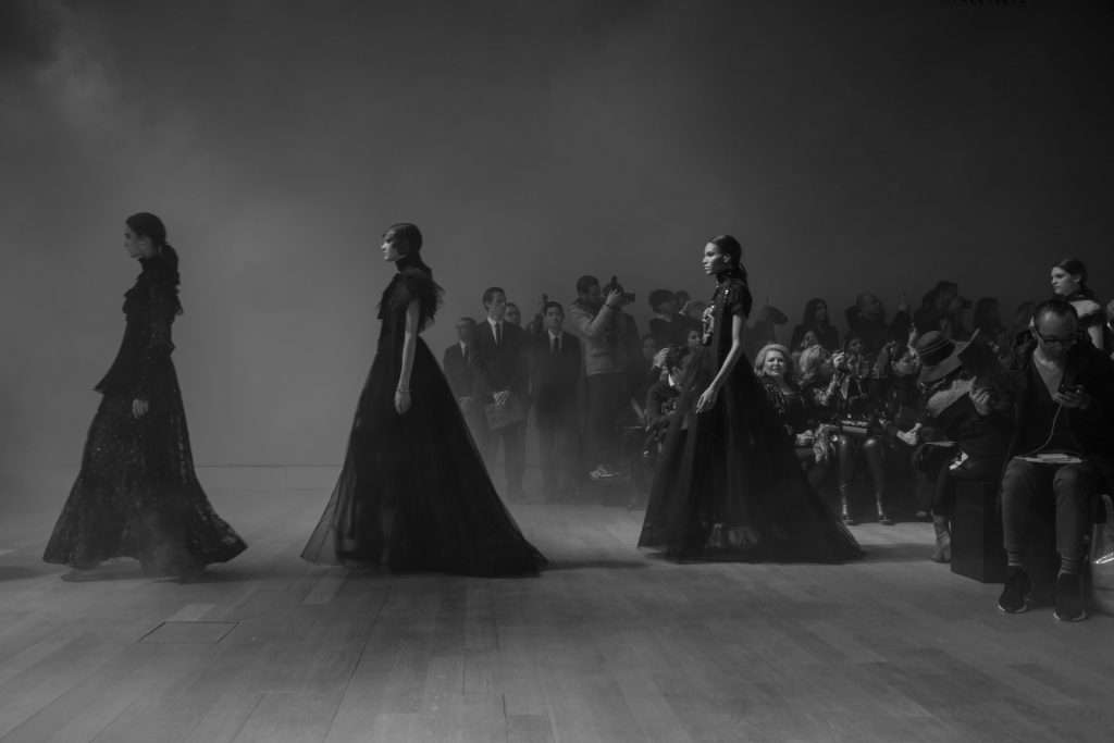 15-ELIE_SAAB_OBO_FW18_BACKSTAGE_MODEL_FASHION_SHOW
