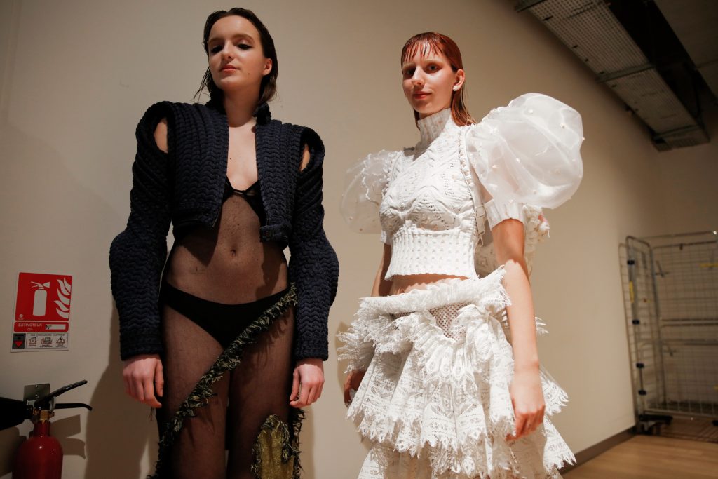 15-IFM_OBO_FEV23_FASHION_SHOW_DEFILE_MODE_BAXKSTAGE_MODEL_MATHIEU BAUMER