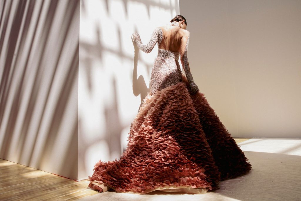 15_ELIE_SAAB_OBO_HCAW22_FASHION_SHOW_DEFILE-MODE_SCENOGRAPHY_MATHIEU BAUMER - _MG_8761