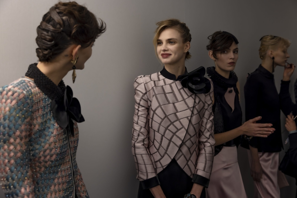 16_OBO_ARMANI_SS23_backstage_FASHION_SHOW_Stephane Deroussent