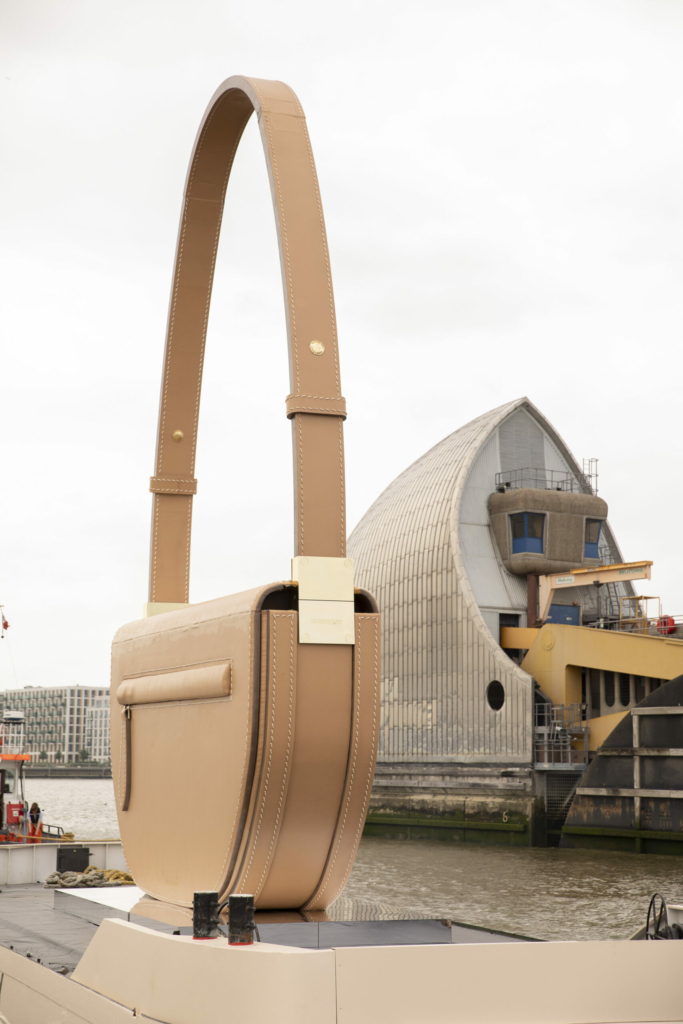 16_OBO_BURBERRY_OLYMPIA_FASHION_EXEPERIENCE_LUXURY_BAG