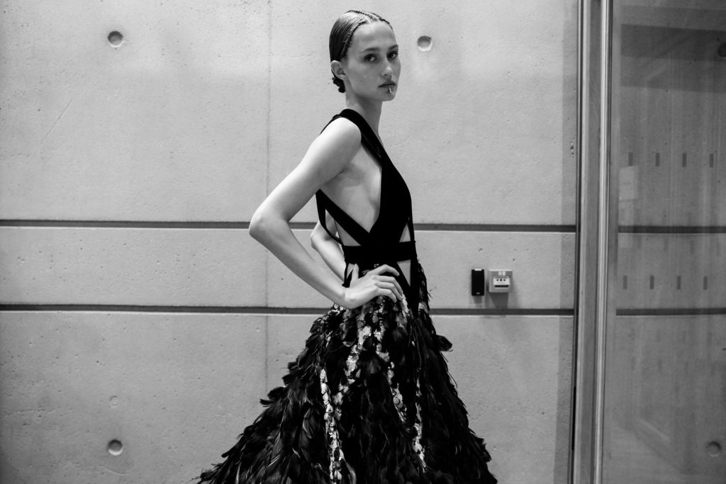 17_ELIE_SAAB_OBO_HCAW22_FASHION_SHOW_DEFILE-MODE_SCENOGRAPHY_MATHIEU BAUMER -9264