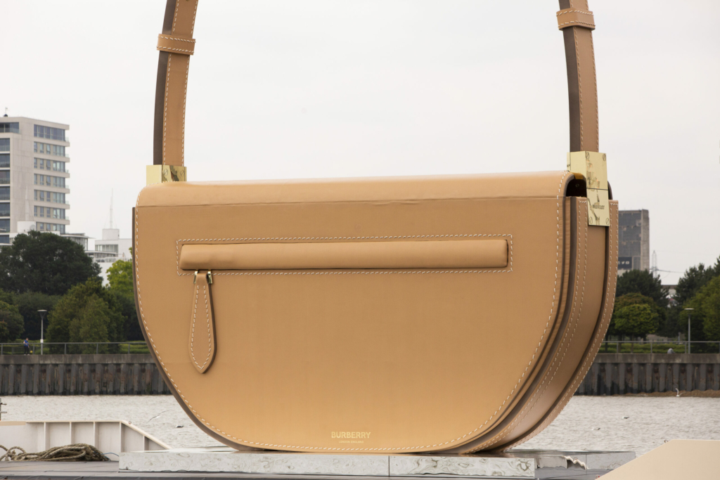 17_OBO_BURBERRY_OLYMPIA_FASHION_EXEPERIENCE_LUXURY_BAG