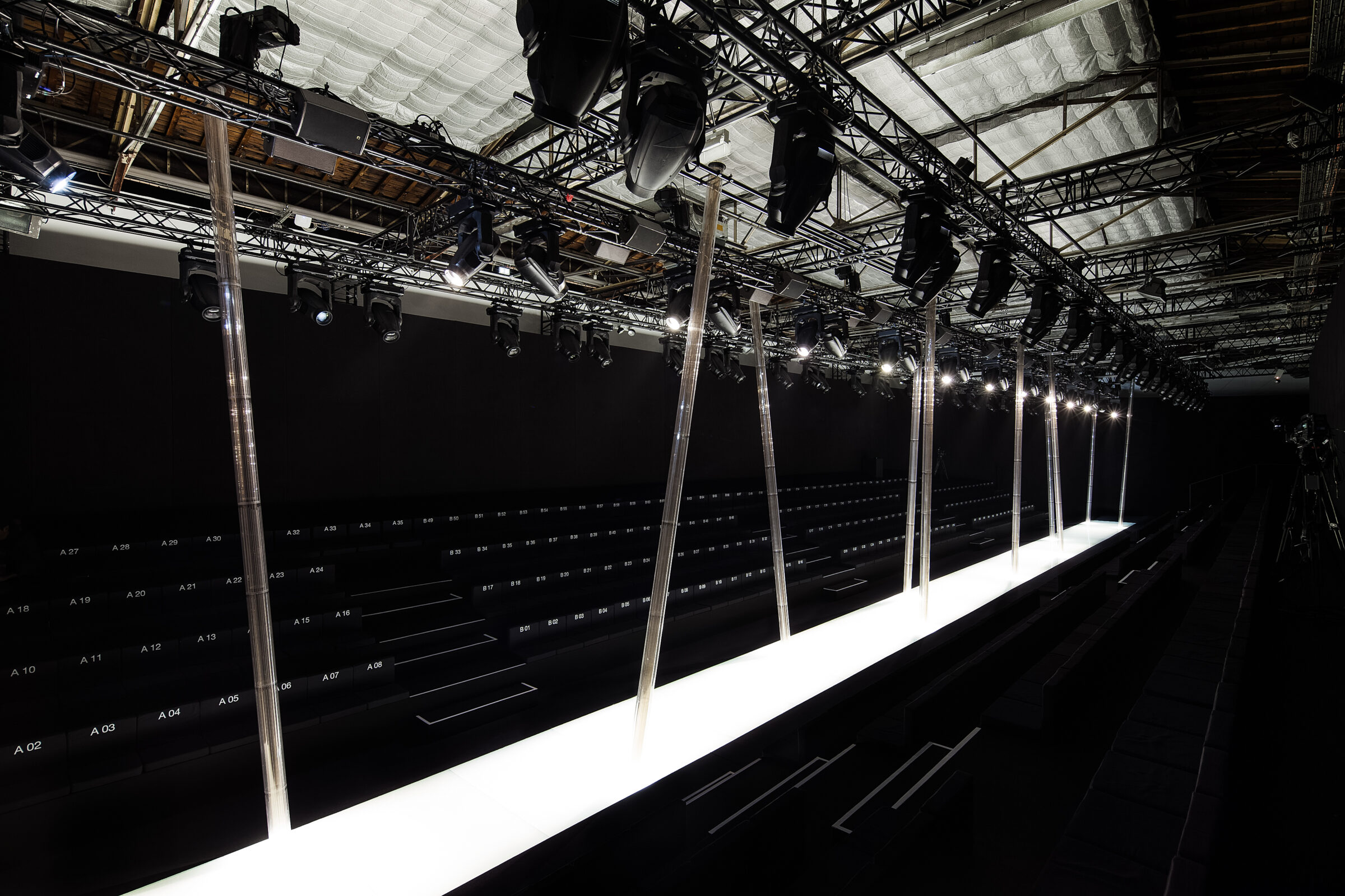 1_OBO_ARMANI_DEFILE_MODE_FASHION_SHOW_SCENOGRAPHY_LUXURY