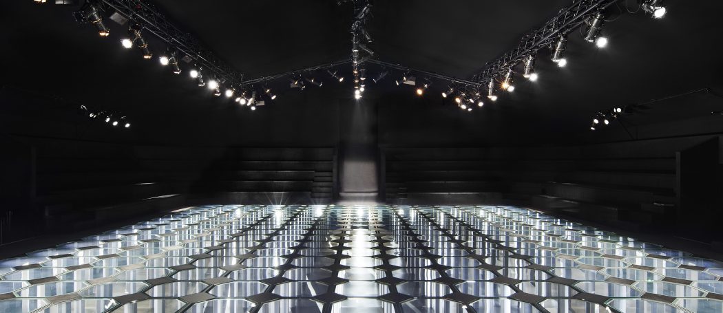 1_OBO_BALENCIAGA_RTWSS15_SCENOGRAPHY_DEFILE_MODE_FASHION_SHOW_LUXURY