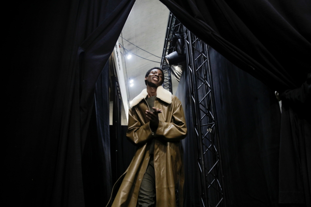 20_OBO_AMI_RTWFW24_BACKSTAGE_DEFILE_MODE_FASHION_SHOW_LUXURY_MATHIEU_BAUMER.