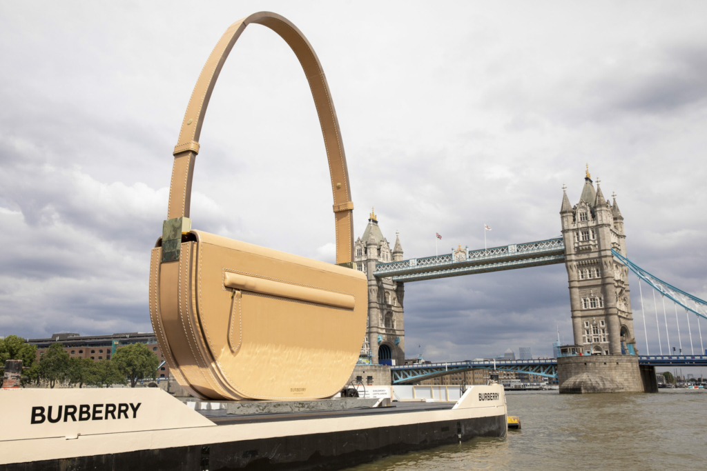21_OBO_BURBERRY_OLYMPIA_FASHION_EXEPERIENCE_LUXURY_BAG