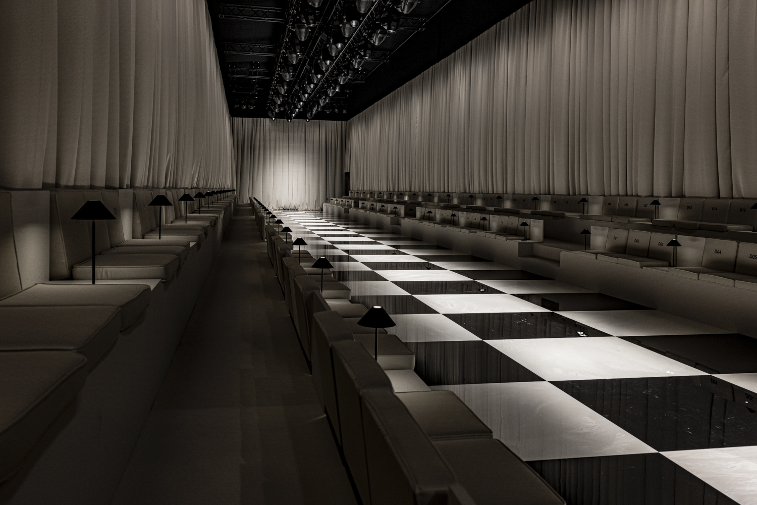 2_OBO_ARMANI_FASHION_SHOW_RUNWAY_DEFILE_MODE_LUXURY_Stephane Deroussent_H.C. fw2023-4774