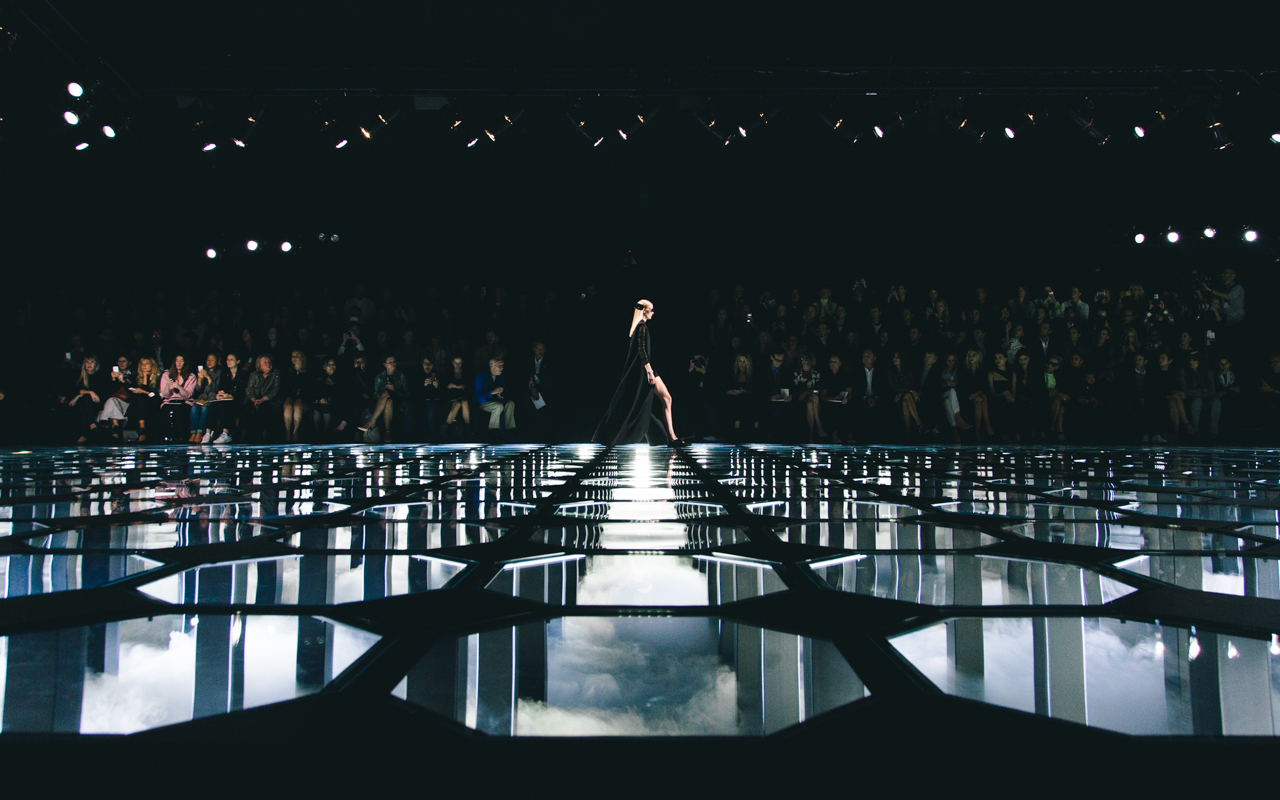 2_OBO_BALENCIAGA_RTWSS15_SCENOGRAPHY_DEFILE_MODE_FASHION_SHOW_LUXURY