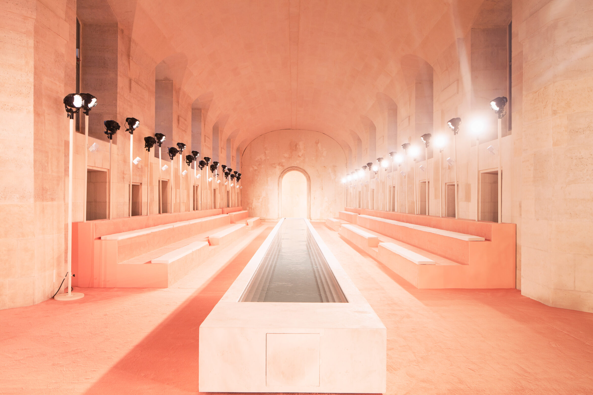 2_OBO_BALENCIAGA_SS16_SCENOGRAPHY_DEFILE_MODE_FASHION_SHOW