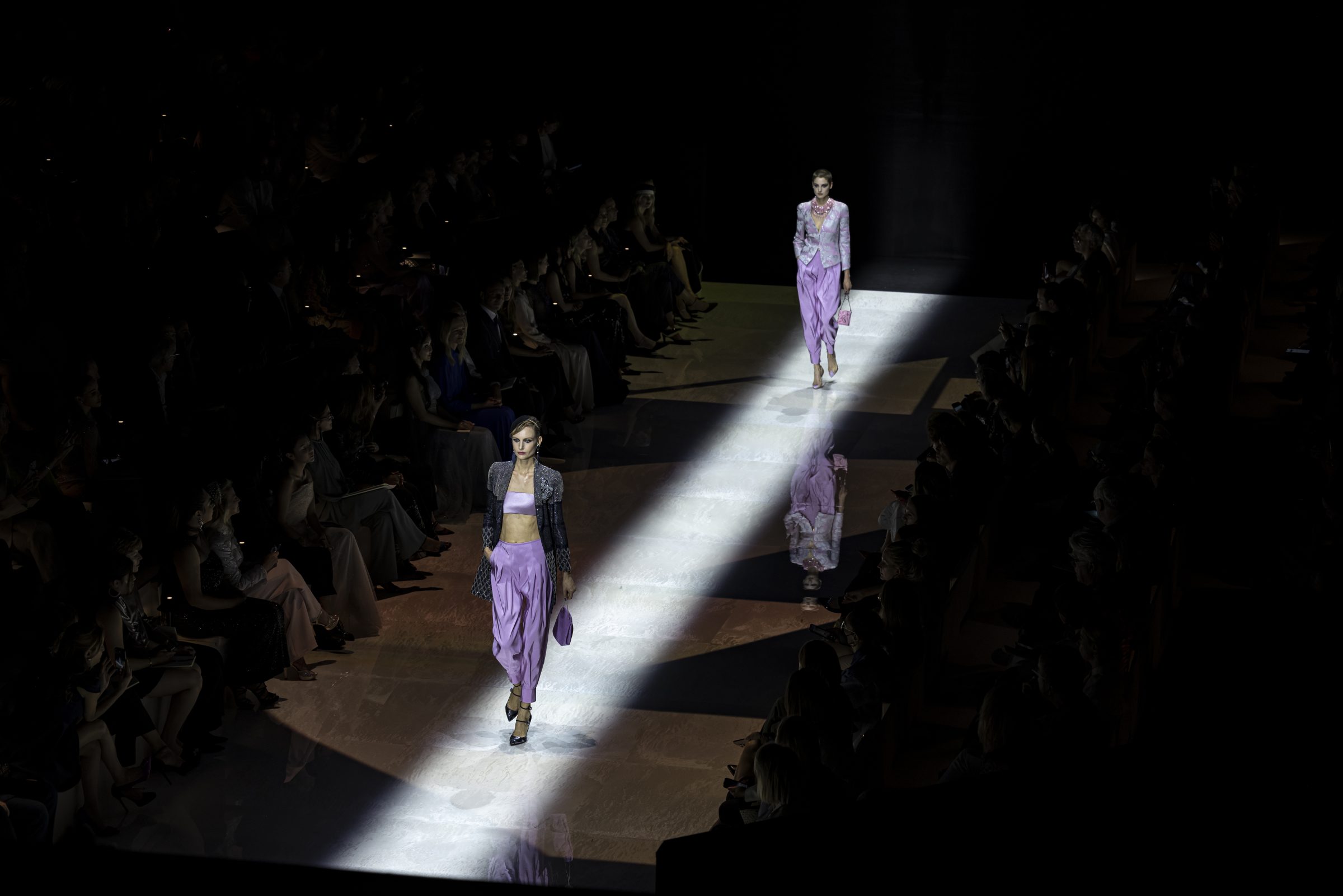 6_OBO_ARMANI_PRIVE_FW22_FASHION_SHOW_SCENOGRAPHY_CATWALK-LUXURY- Stephane Deroussent - 8432