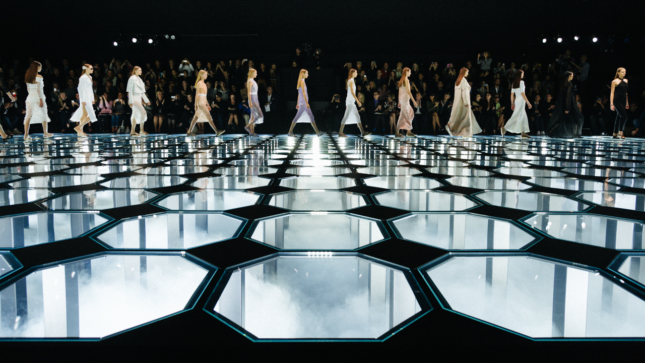 6_OBO_BALENCIAGA_RTWSS15_SCENOGRAPHY_DEFILE_MODE_FASHION_SHOW_LUXURY