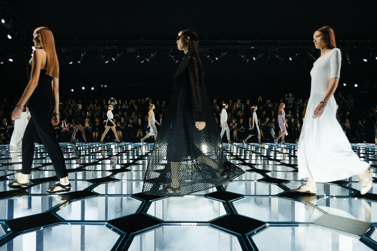 7_OBO_BALENCIAGA_RTWSS15_SCENOGRAPHY_DEFILE_MODE_FASHION_SHOW_LUXURY