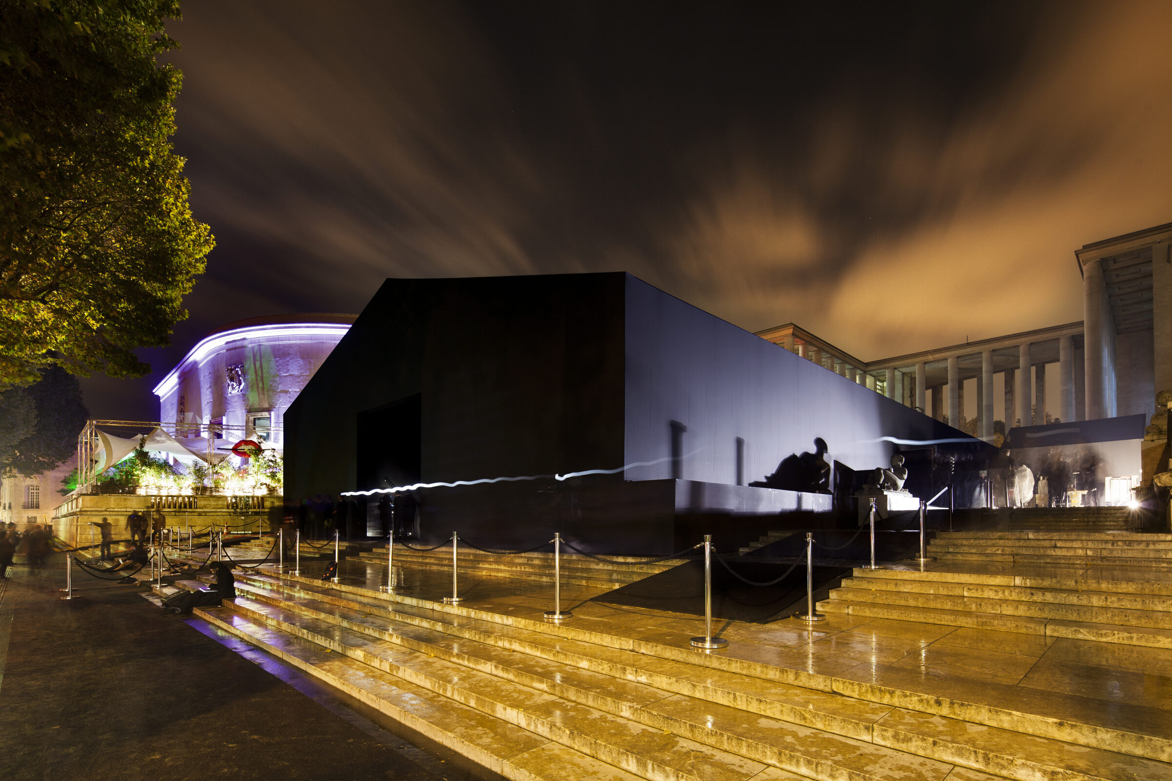 8_OBO_BALENCIAGA_RTWSS15_SCENOGRAPHY_DEFILE_MODE_FASHION_SHOW_LUXURY