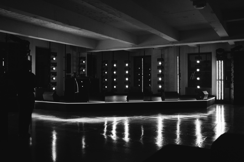 9_OBO_AMI_PARTY_SCENOGRAPHY_MODE_FASHION_SHOW_LUXURY_SaraKerens