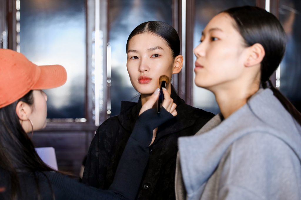 05_OBO_AMI_SUZHOU_CHINE_FASHION_SHOW_BACKSTAGE_MODEL_MAKEUP
