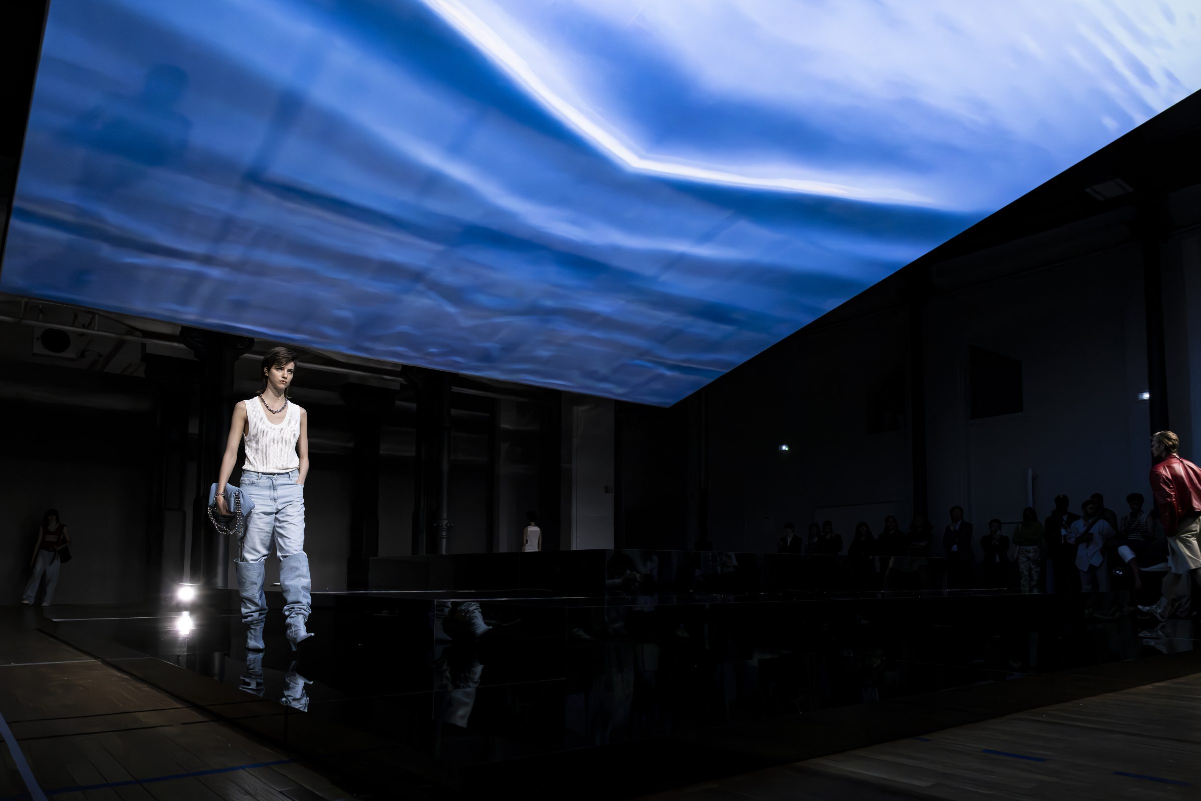 05_OBO_SYSTEM_DEFILE_MODE_FASHION_SHOW_MODEL_EVENT_SET_DESIGN_PRODUCTION