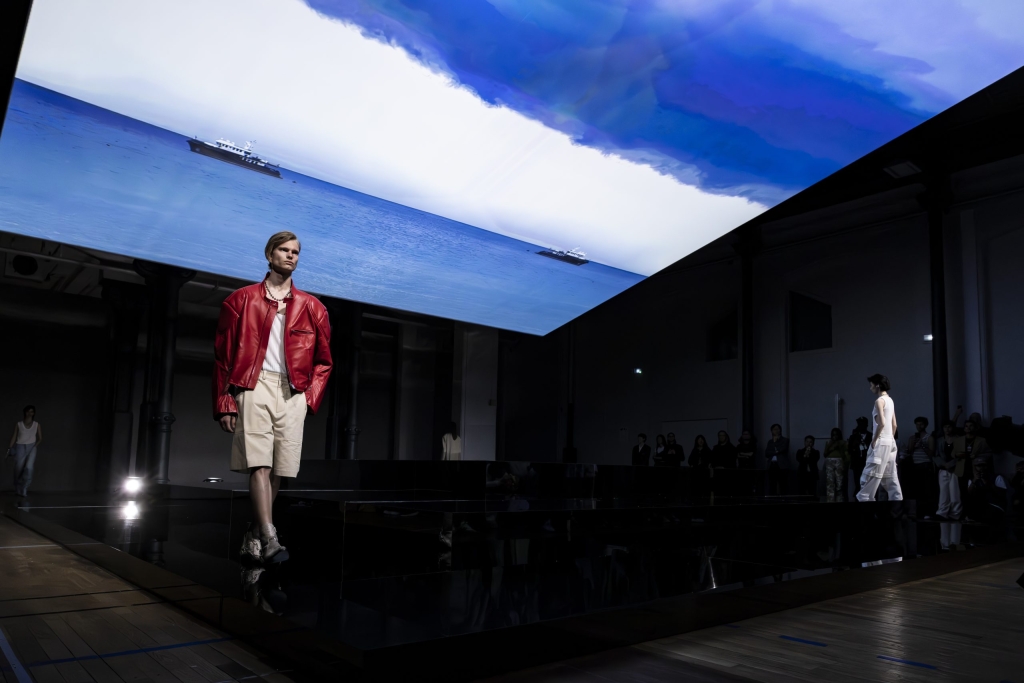 06_OBO_SYSTEM_DEFILE_MODE_FASHION_SHOW_MODEL_EVENT_SET_DESIGN_PRODUCTION