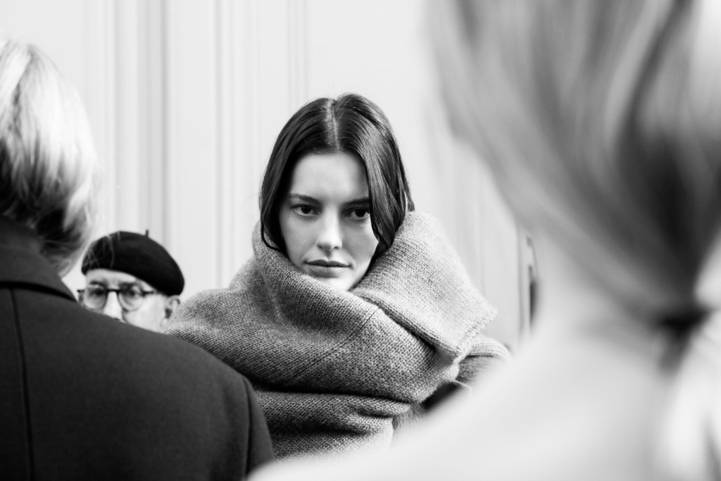 10_OBO_THE_ROW_BACKSTAGE_MODEL_FASHION_SHOW_PRODUCTION_DEFILE_MODE_FW23 _MATHIEU_BAUMER