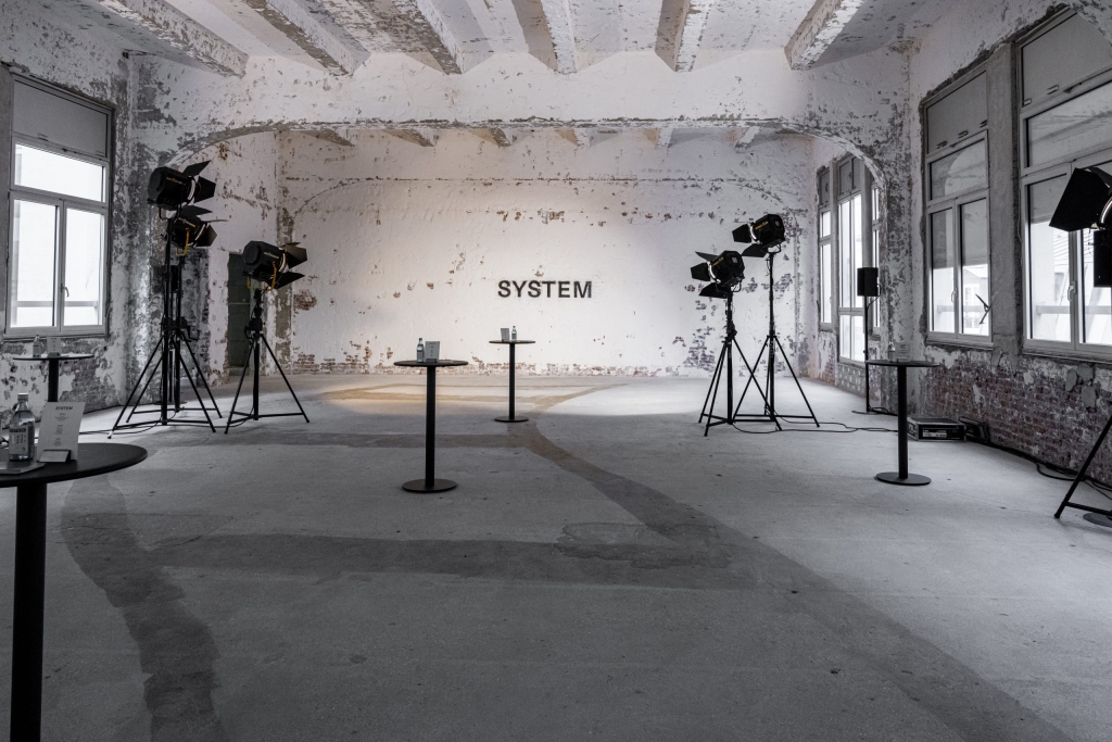 15_OBO_SYSTEM_DEFILE_MODE_FASHION_SHOW_PRODUCTION_MODEL_STEPHANE DEROUSSENT