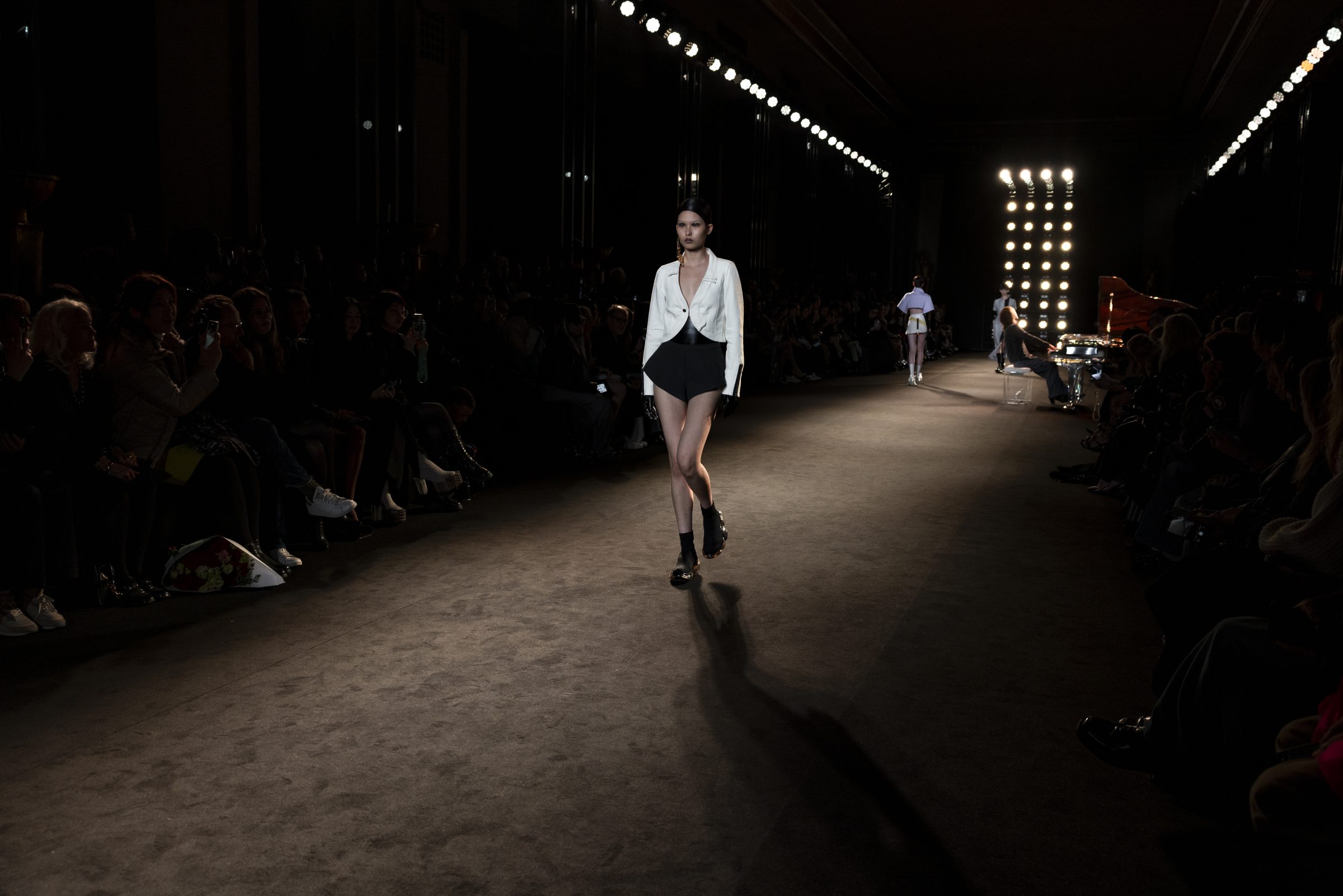 OBO_YOSHIKI_FASHION_SHOW_SCENOGRAPHY_SS25_-0702
