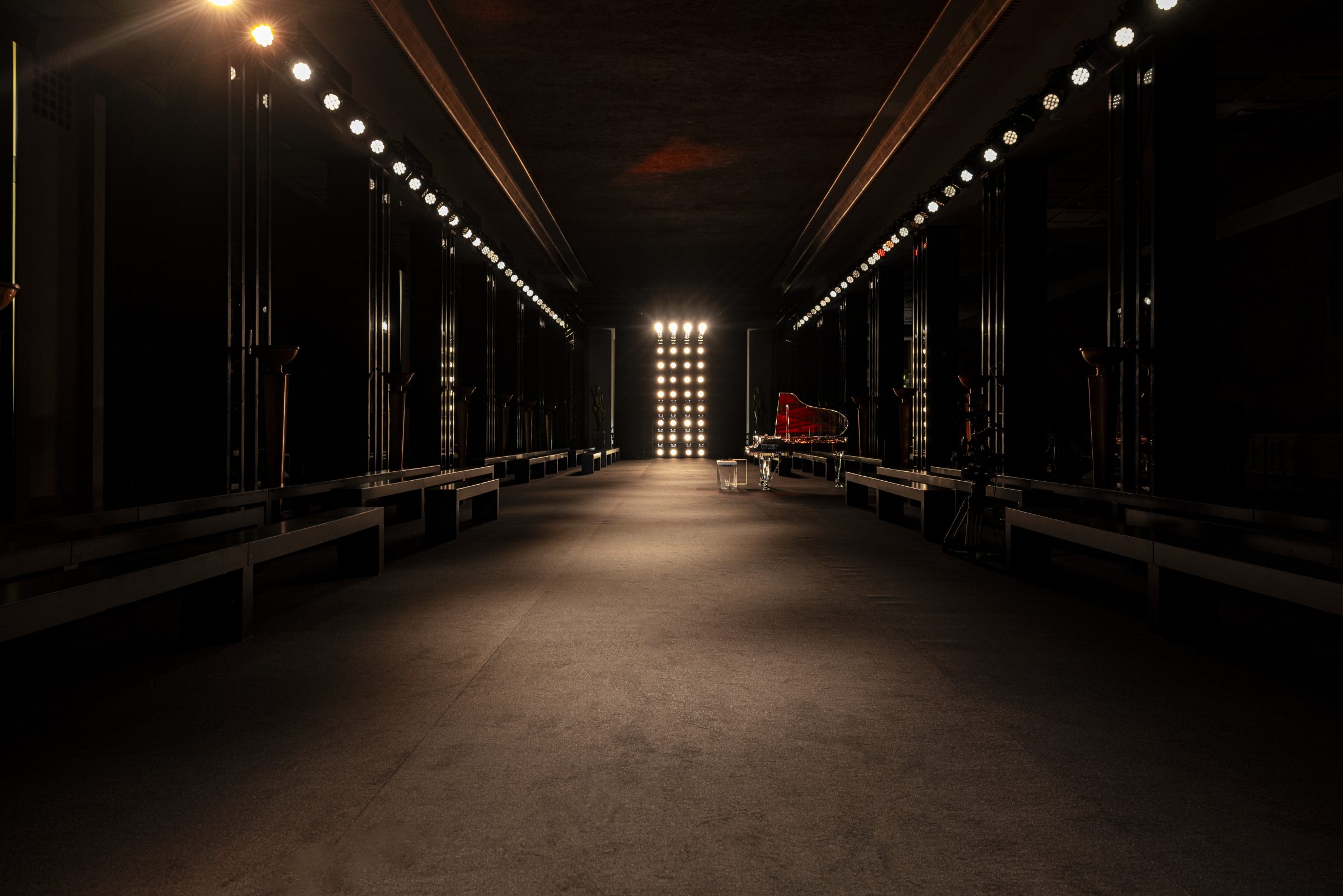 OBO_YOSHIKI_FASHION_SHOW_SCENOGRAPHY_SS25_9940