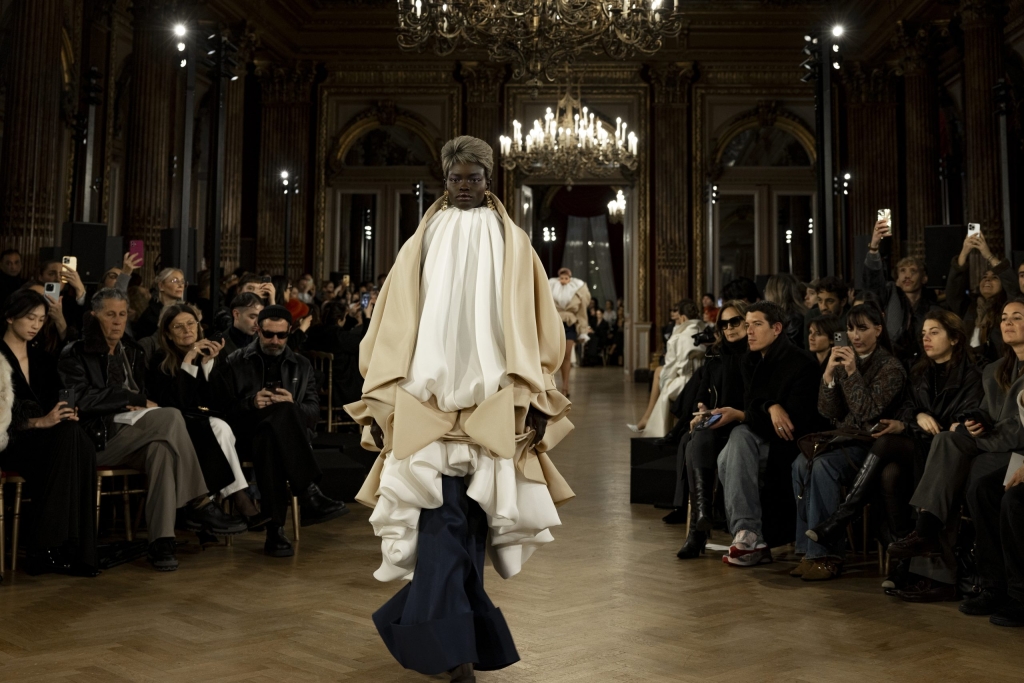 STEPHANE DEROUSSENT VIKTOR&ROLF H.C. p-é25 HD-8877