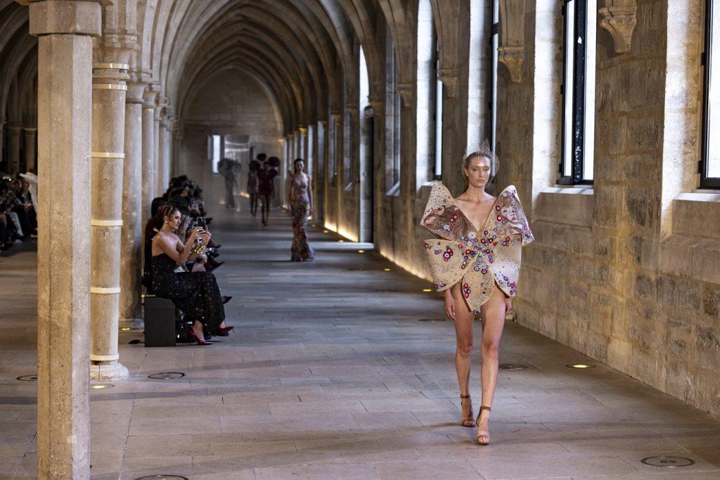 STEPHANE DEROUSSENT RAHUL MISHRA H.C. ah25 INSTA-2089