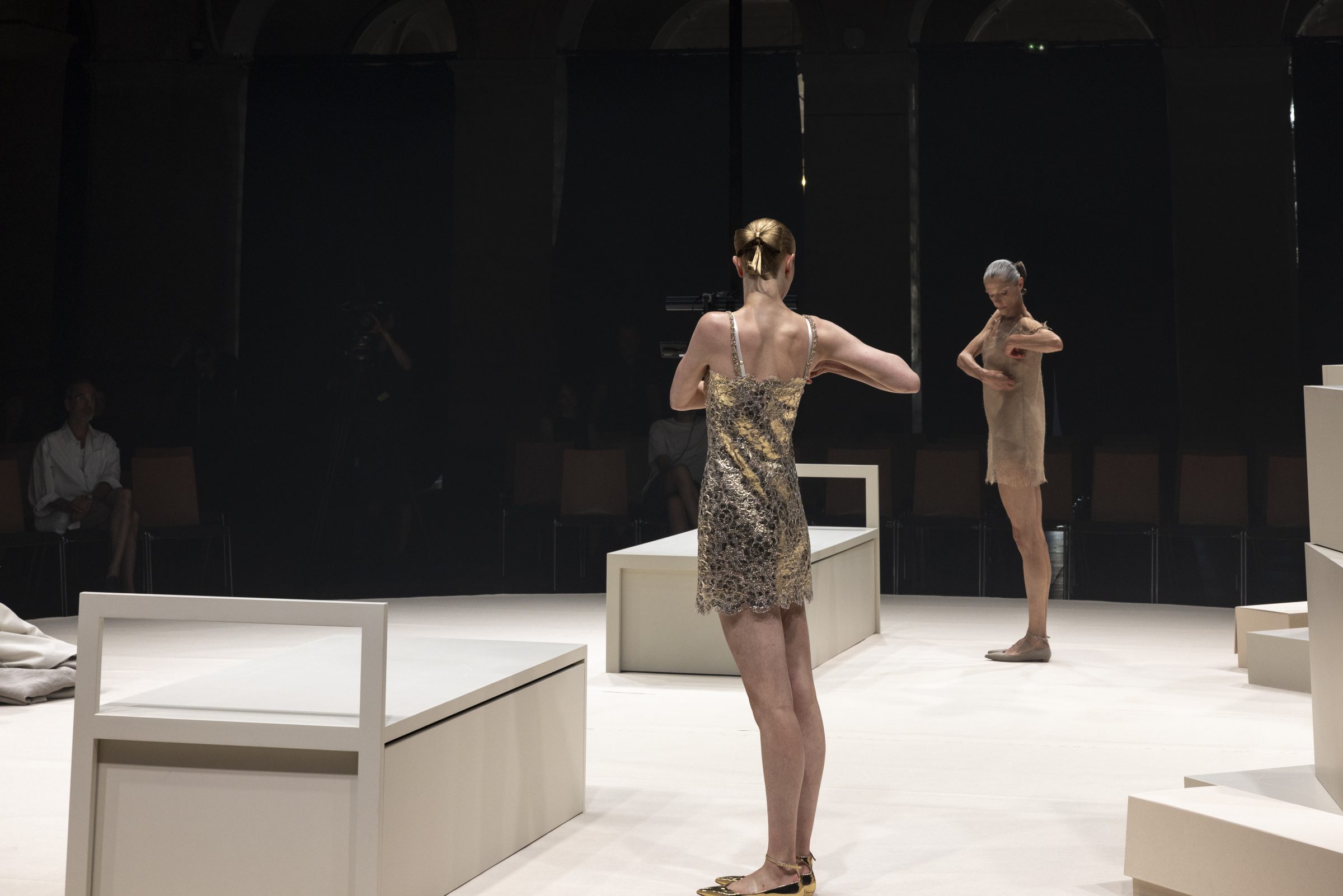 OBO_VIKTOR&ROLF_HC FW26:27_PALAIS BRONGNIART_JULY 26_STEPHANE DEROUSSENT_HD_37