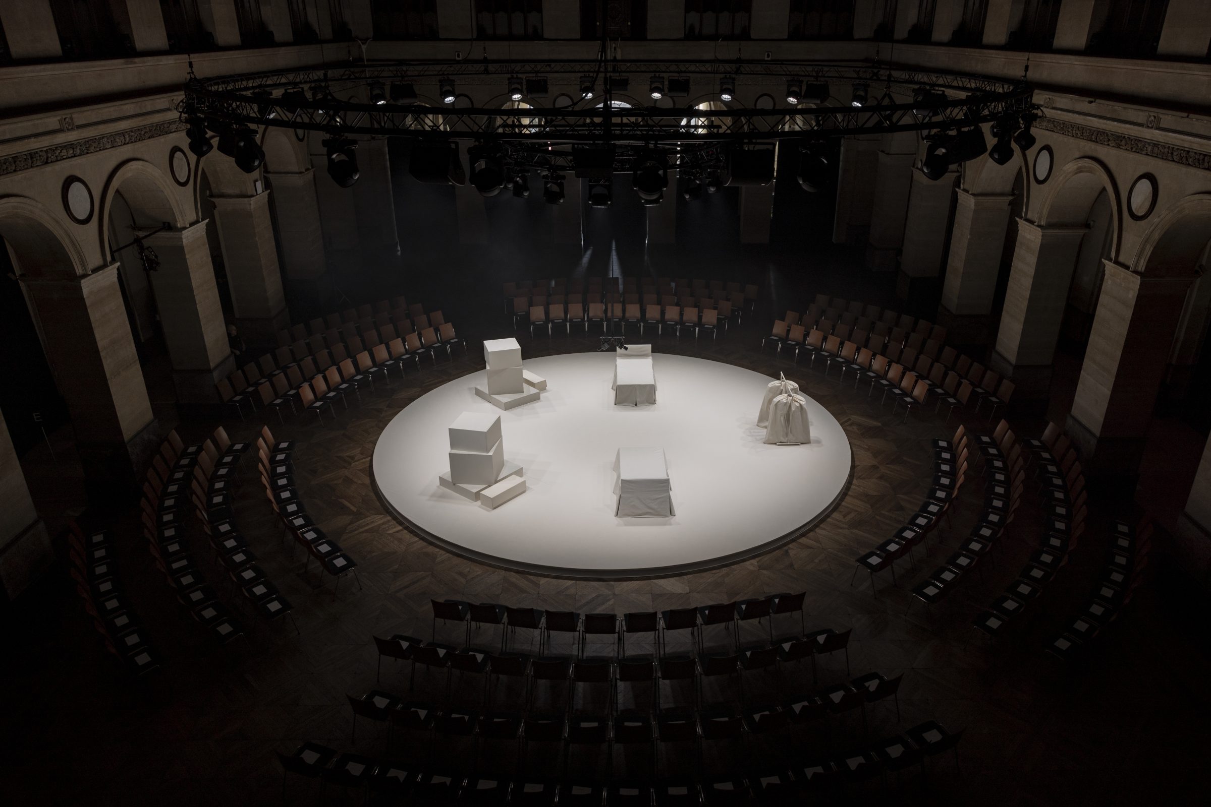 OBO_VIKTOR&ROLF_HC FW26:27_PALAIS BRONGNIART_JULY 26_STEPHANE DEROUSSENT_HD_63