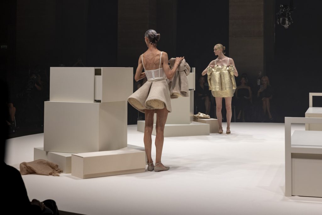 OBO_VIKTOR&amp;ROLF_HC FW26:27_PALAIS BRONGNIART_JULY 26_STEPHANE DEROUSSENT_INSTA_76